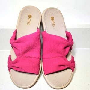Bzees Women's Smile More. Paradise Pink Fuchsia Slide Wedge Sandals Size 9